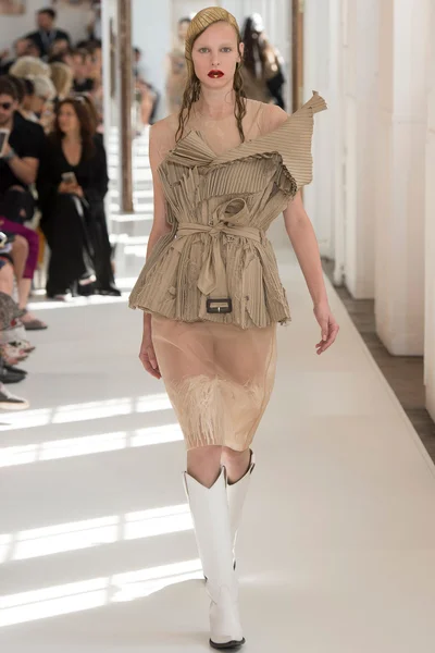 Look 4